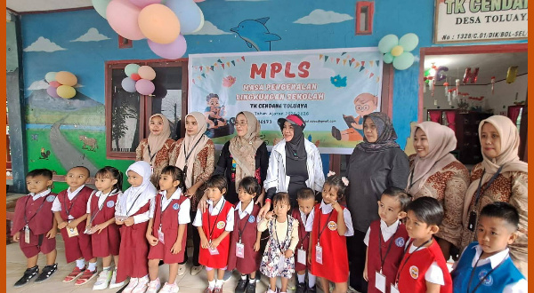 Kadis Disdikbud Bolsel Dampingi Bunda PAUD Selvian Kamaru Manoppo Tinjau Pelaksanaan MPLS di TK Cendana Toluaya